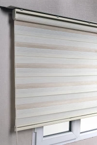 A Plus Çizgili Çift Renk Krem-Beyaz Zebra Stor Ev Ofis Perdesi